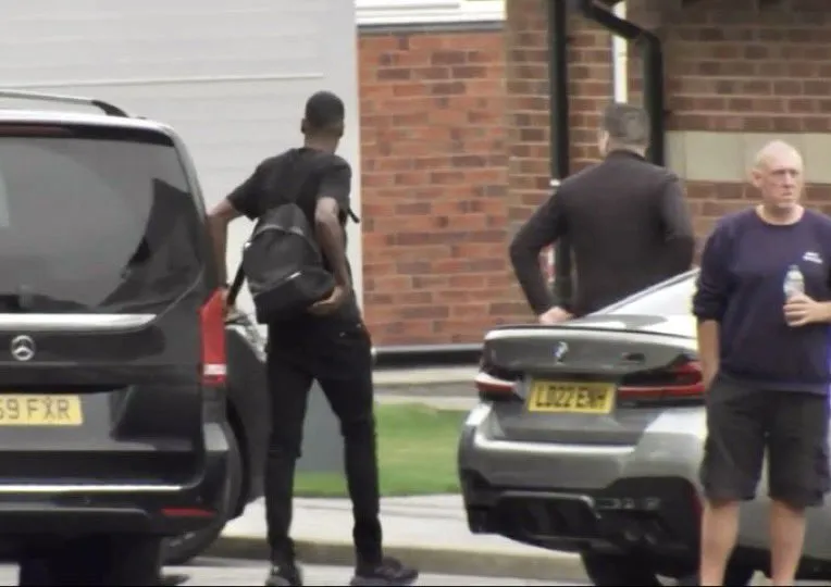 Isak Arrives at Liverpool’s Training Center to Undergo Medical Examination