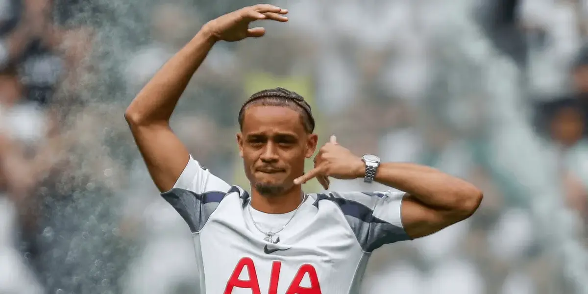 توتنهام هوتسبير، الدوري الإنجليزي، كافي سيمونز، كاميل لايف