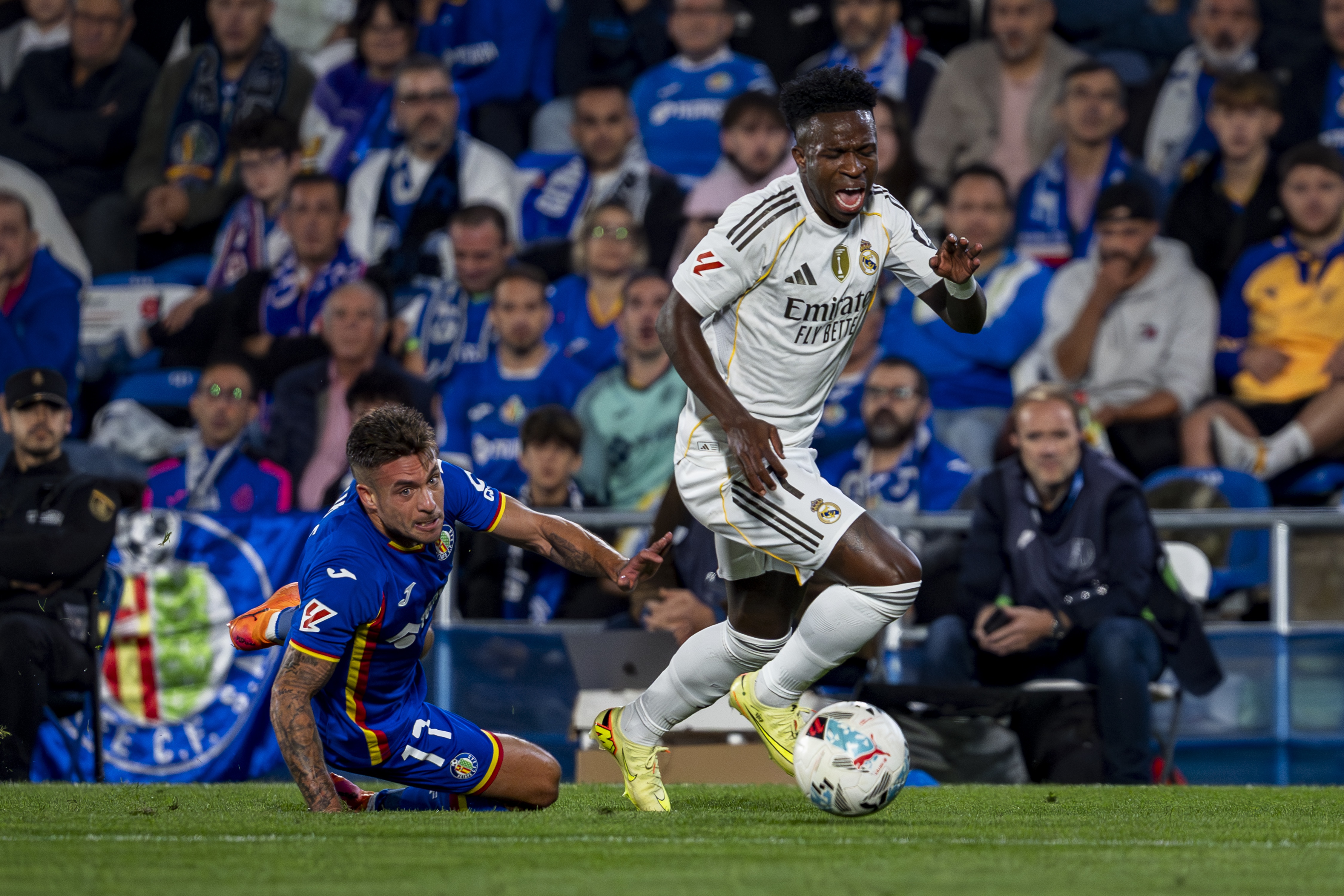 Regarding Vinícius' Contract Renewal: Tensions Between Player and Real Madrid Escalate, Club Prices Him at €150m for Sale
