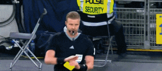 Cristiano Ronaldo,Portugal,Ireland,Red Card,camel.live