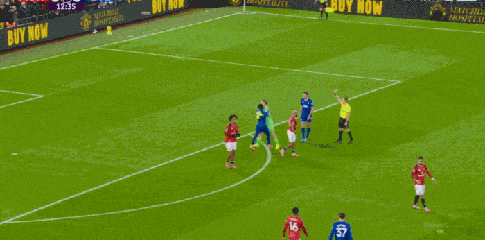 【Short Video】Shock in the Premier League! Gueye Sent Off Straight Red for Slapping Teammate Keane