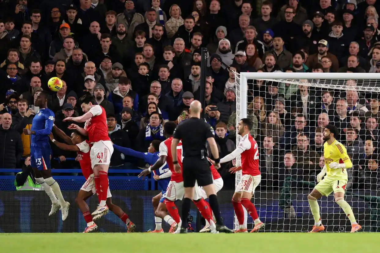 الدوري الإنجليزي، آرسنال، بطاقة حمراء، تشيلسي، كايسيدو، ميرينو، كاميل لايف