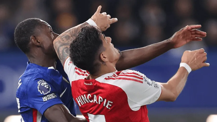 الدوري الإنجليزي، آرسنال، بطاقة حمراء، تشيلسي، حكم، كاميل لايف