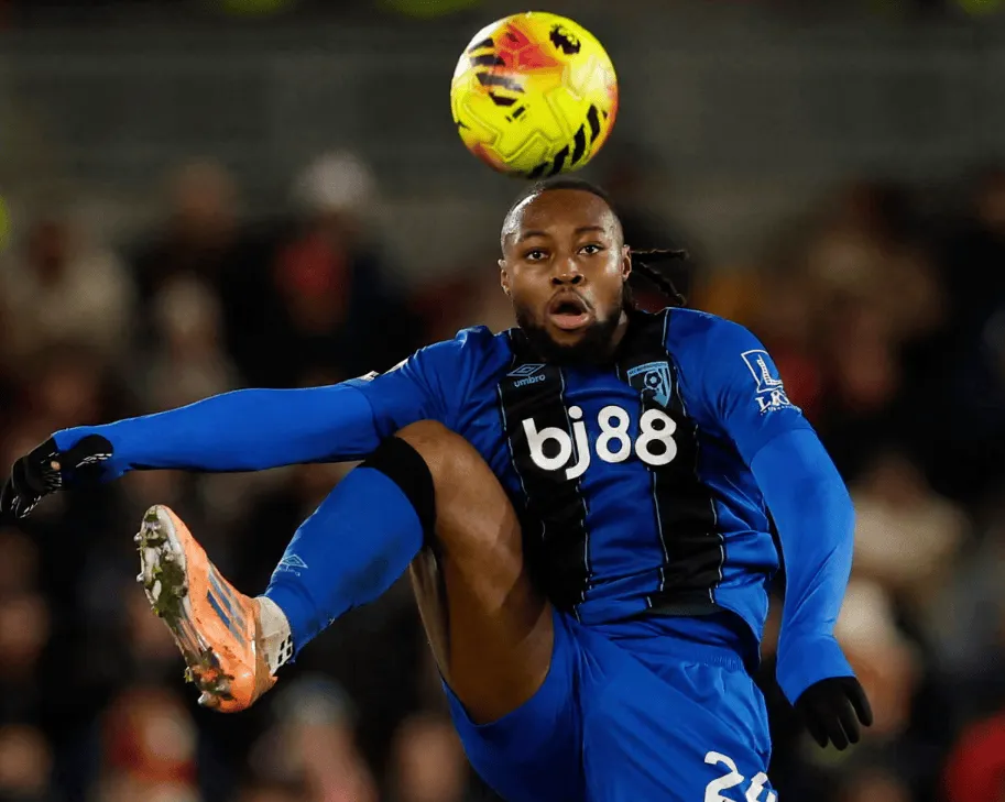 150 ألف جنيه، انتقال، سيمينيو، بورنموث، مانشستر سيتي، كاميل لايف