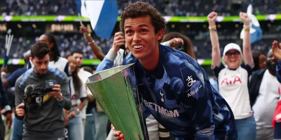 كريستال بالاس، برينان جونسون، توتنهام هوتسبير، كاميل لايف