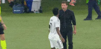 أتلتيكو مدريد، دييغو سيميوني، ريال مدريد، فينيسيوس جونيور، سخرية، كاميل دوت لايف