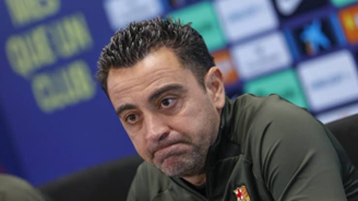 تشافي هيرنانديز يحتفل بتتويج برشلونة بكأس الملك بعد انتصار مثير على ريال مدريد تشافي هيرنانديز