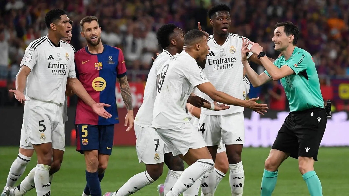 جافي ميغيل يشعل نار الكلاسيكو ويطالب برشلونة بكتابة الصفحة الثالثة جافي ميغيل