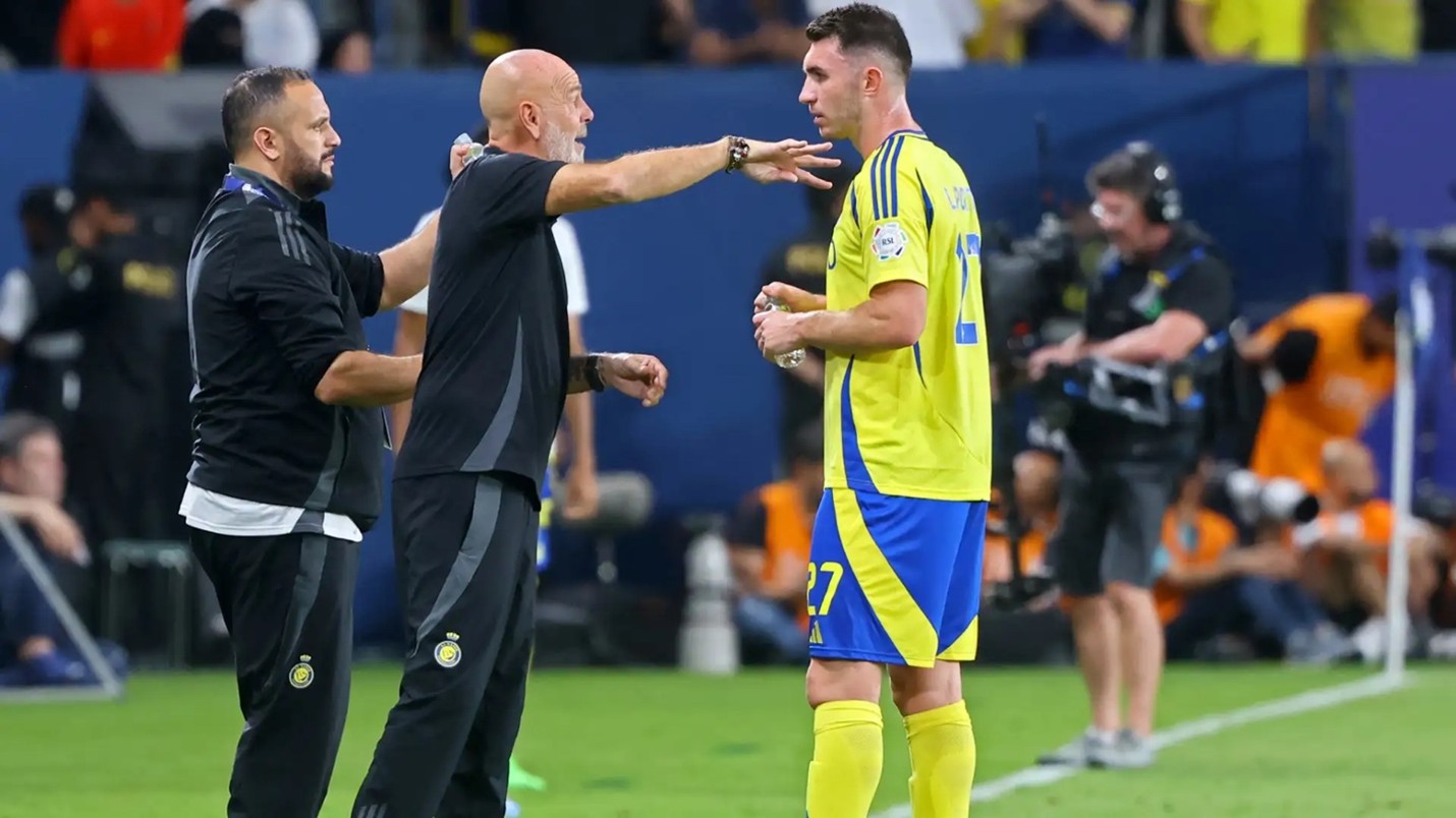 لابورت يواجه مصيراً مجهولاً في النصر بعد خلافه مع بيولي لابورت