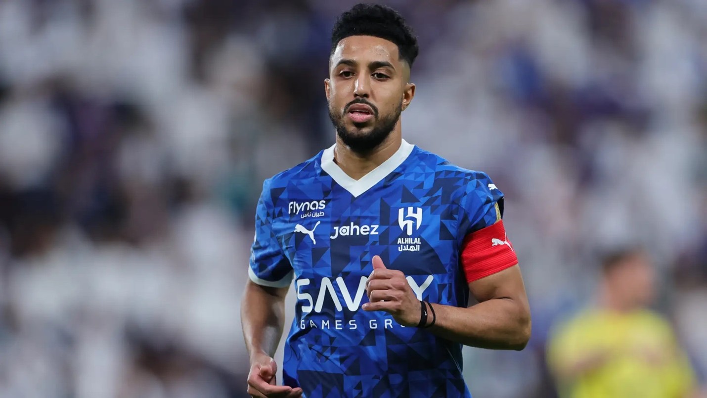 خلفيات تأجيل إعلان بقاء سالم الدوسري مع الهلال رغم الاتفاق الشفهي الدوسري