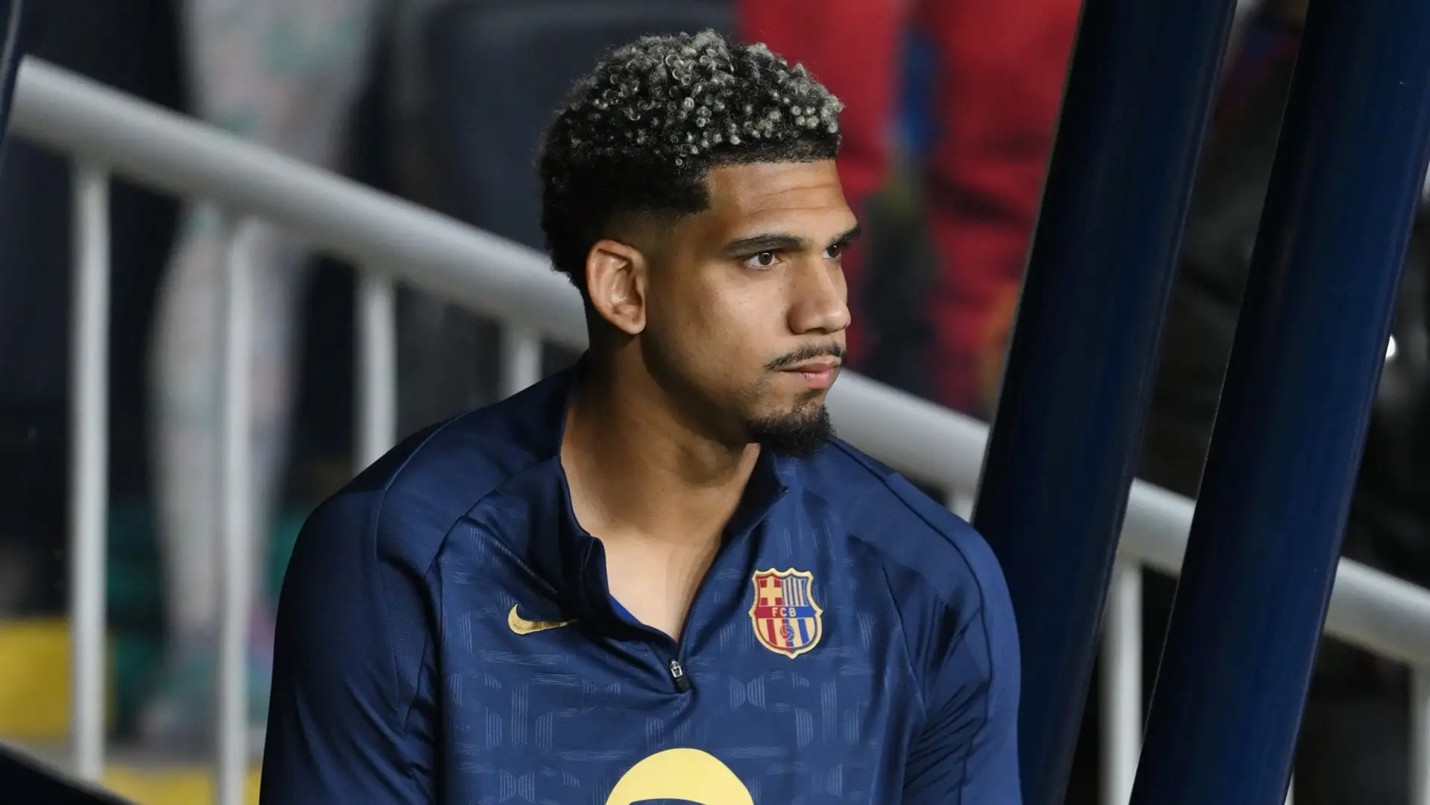 أراوخو يواجه جماهير برشلونة بحائط الدفاع الرقمي أراوخو