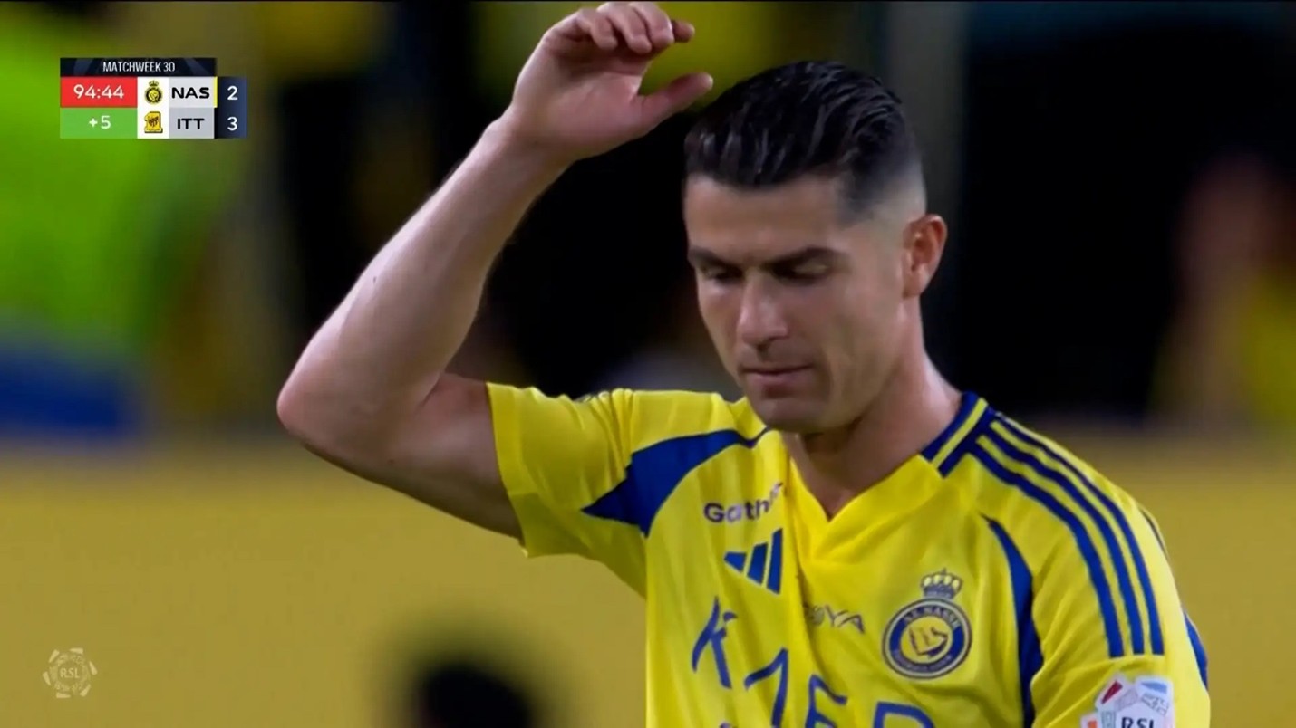 انفجارٌ خلف الكواليس وتحذيرات قبل الانهيار: تفاصيل حوار رونالدو مع نجوم النصر بعد الكلاسيكو رونالدو