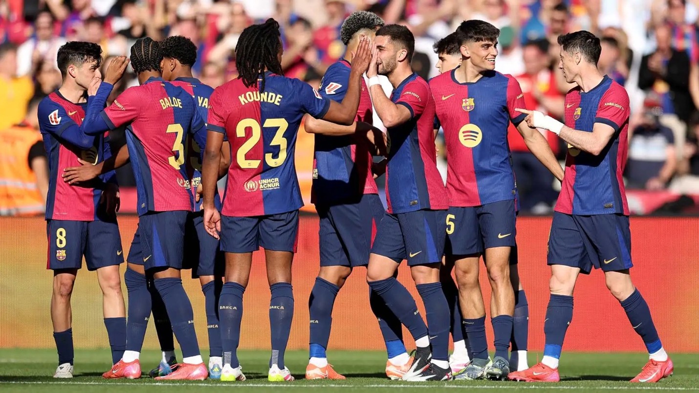 برشلونة يركز على تعزيز الجهة الخلفية وسط نفي مفاوضاته مع جريمالدو وباستوني برشلونة
