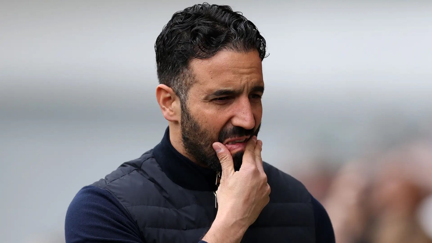 مانشستر يونايتد يُفضّل الجماهير على العاملين في توزيع تذاكر نهائي الدوري الأوروبي مانشستر يونايتد