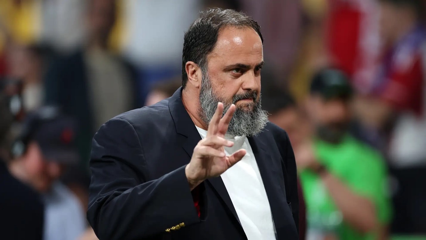 إيفانجيلوس ماريناكيس يتصادم مجددًا مع نونو سانتو عقب واقعة تايو أونيي المثيرة للجدل ماريناكيس