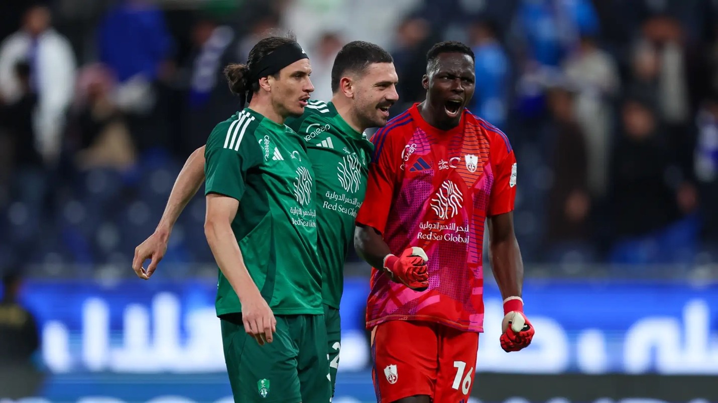 الجيش التركي يهزم المرض والهلال: ميريح ديميرال يصنع المعجزة ويهدي الأهلي اللقب الآسيوي الهلال