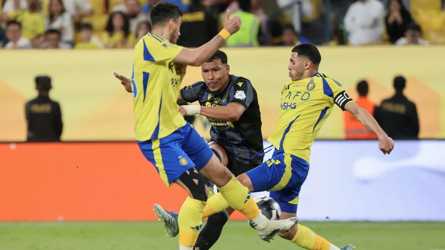 كريستيانو يلوّح بالاعتزال بعد سيناريو الهلال ويُبقي مصيره مع النصر معلَّقاً قبل ديربي الخليج! كريستيانو