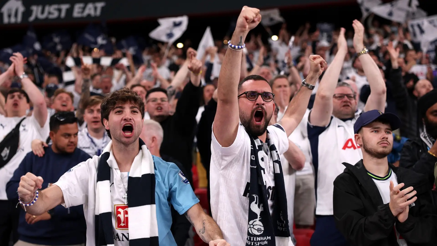 مشجع توتنهام يفضح أولوياته من أجل نهائي أوروبا! مشجعين توتنهام