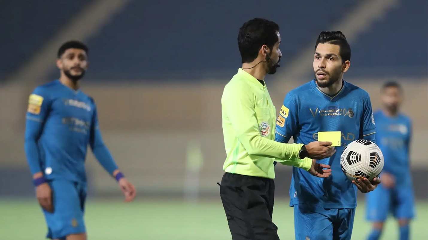 عبدالرزاق حمدالله.. القميص الأصفر يتحول إلى حجر عثرة حمدالله