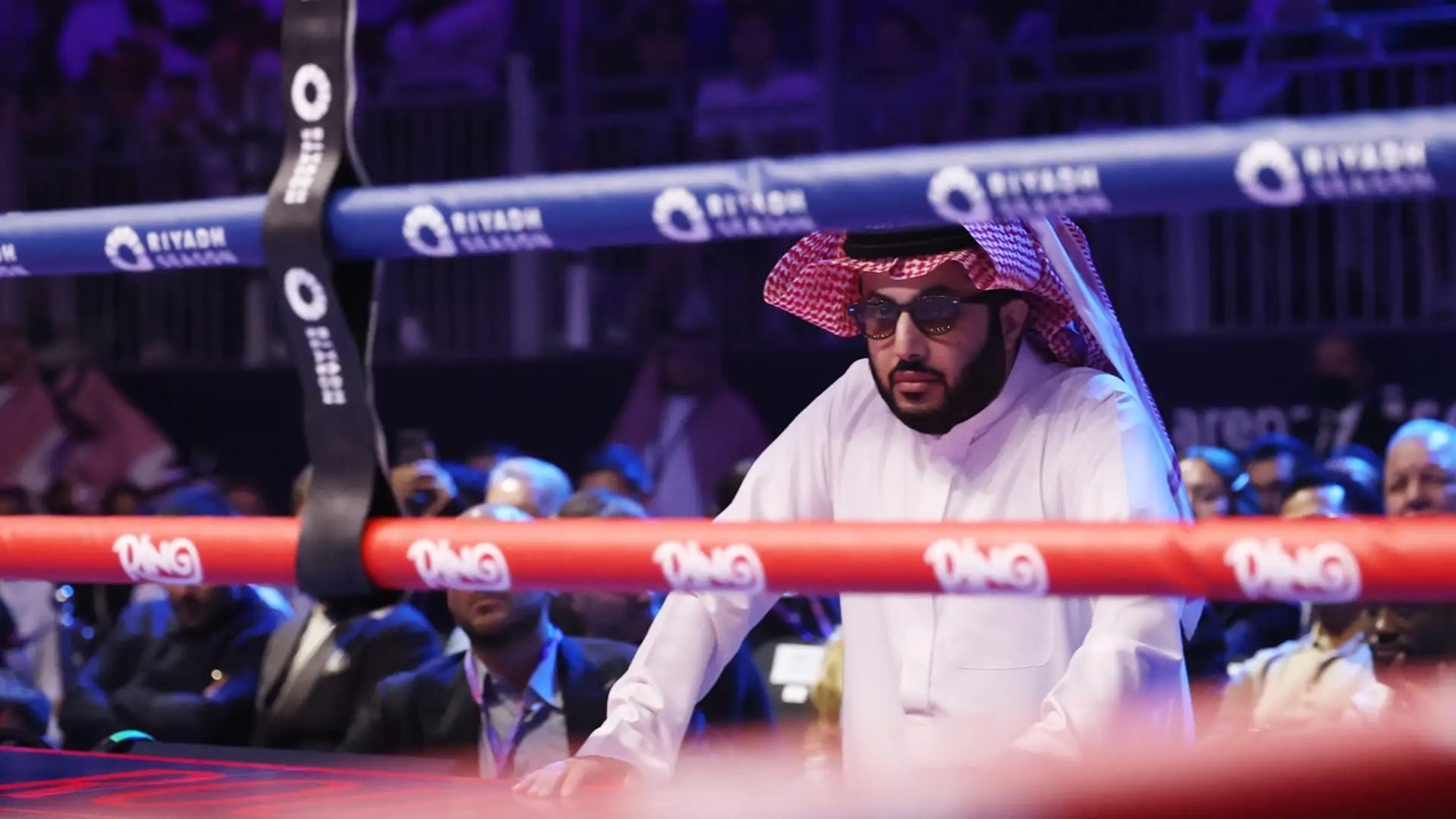 لماذا تشدّ تركي آل الشيخ الرحال نحو بورصة الأندية الإنجليزية؟ آل الشيخ