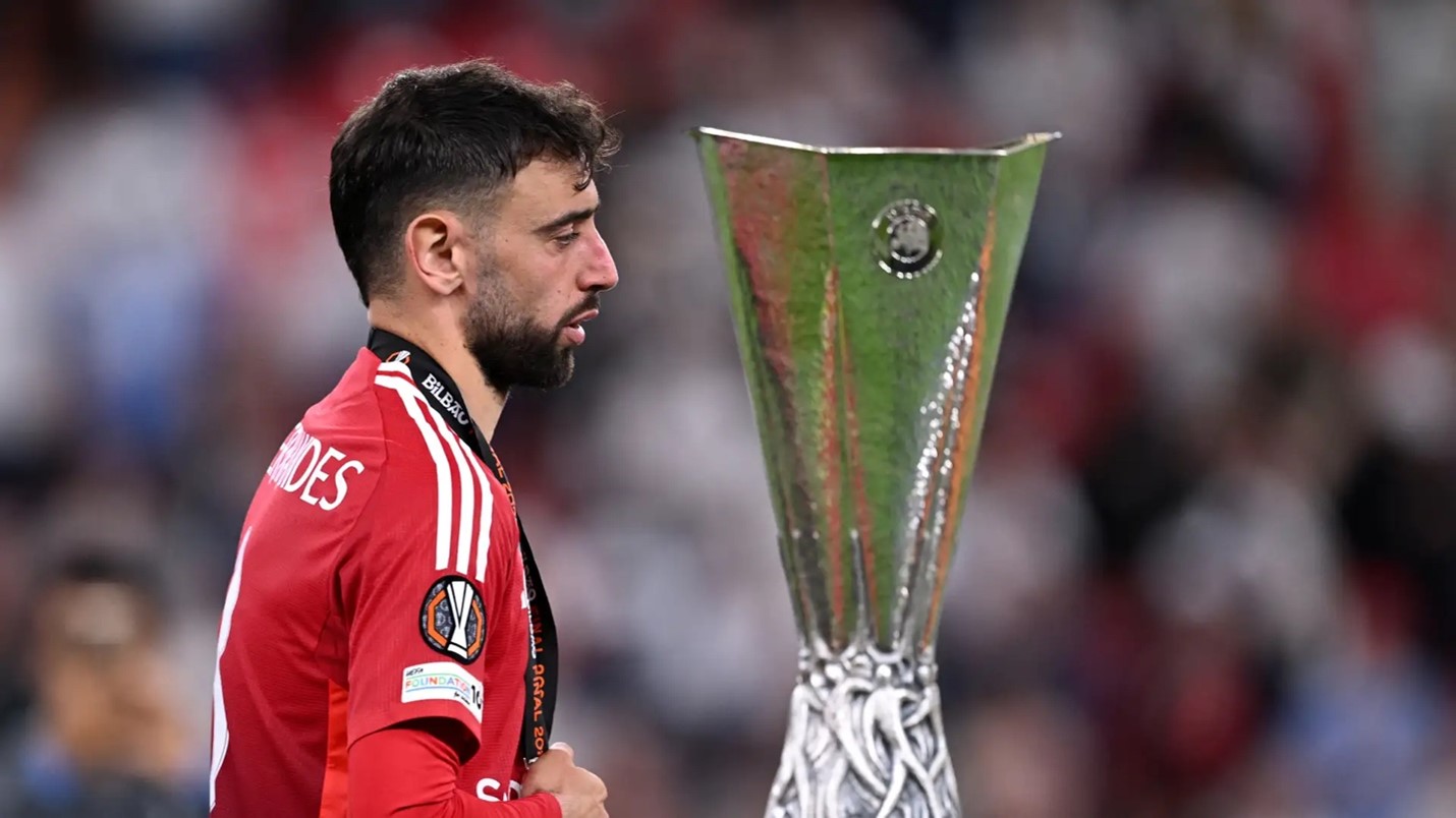برونو يثير الضبابية ويطلق صافرة التحدّي بين مانشستر يونايتد والهلال! الضبابية