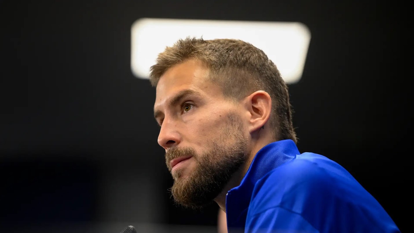 برشلونة ضمن أولويات إينييغو مارتينيز فغاب عن منتخب إسبانيا رغم تألقه اللافت مارتينيز