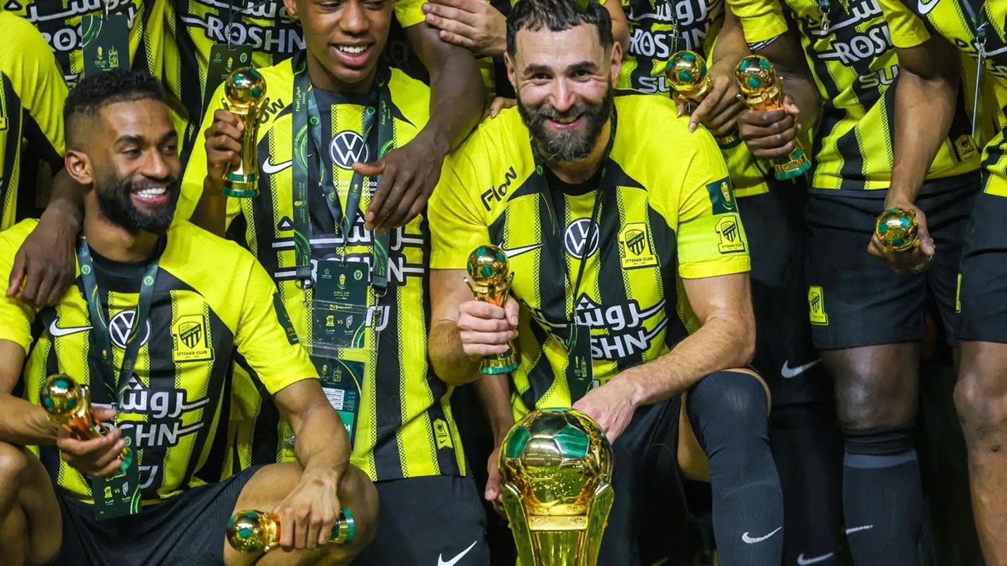 مشجع نصراوي يشيد بعبقرية بنزيما ويبارك للاتحاد بلقب كأس الملك بنزيما